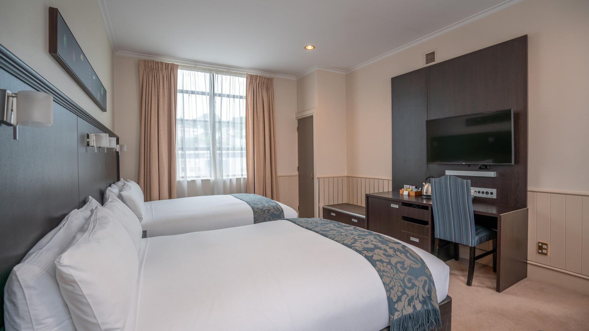Scenic Southern Cross Hotel